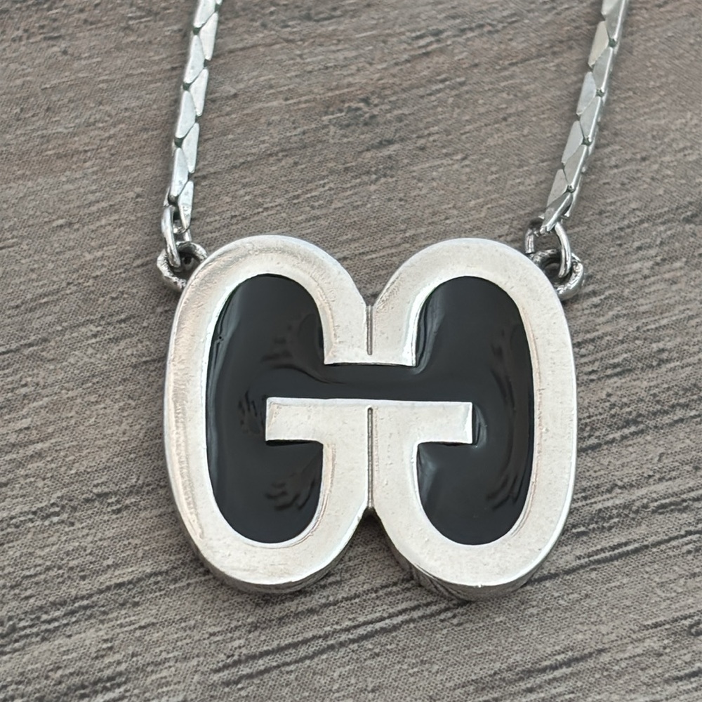 Givenchy necklace - Picture 4 of 7